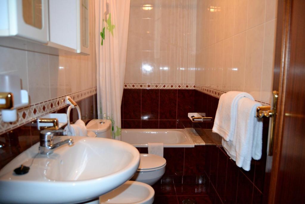 Hostal Residencia Bahia Laxe Εξωτερικό φωτογραφία