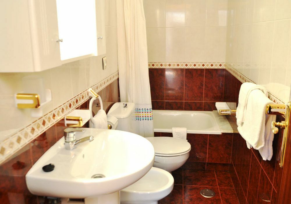 Hostal Residencia Bahia Laxe Εξωτερικό φωτογραφία