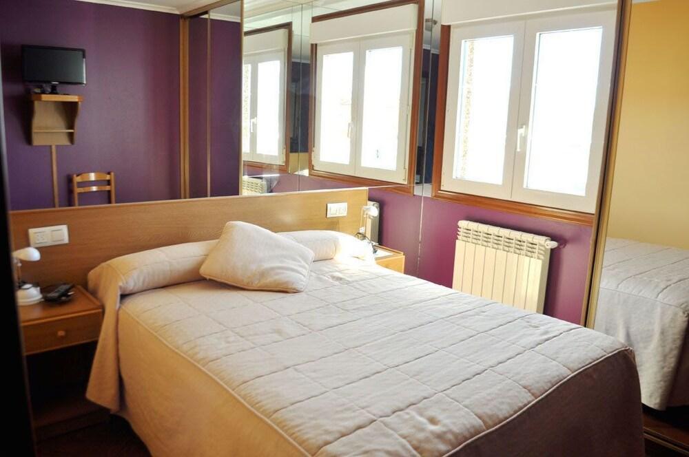 Hostal Residencia Bahia Laxe Εξωτερικό φωτογραφία